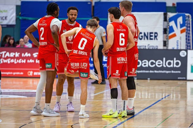 03.01.2026, xovx, Basketball 1. Regionalliga Südwest, Lich Basketball - TSG Söflingen v.l. Christopher Michael Osobaye (Lich Basketball), David Amaize (Lich Basketball), Carl Chromik (Lich Basketball), Orkun Mehmed (Lich Basketball), Johannes Lischka (Lich Basketball) Lich Dietrich-Bonhoeffer-Halle Hessen Deutschland (DE)