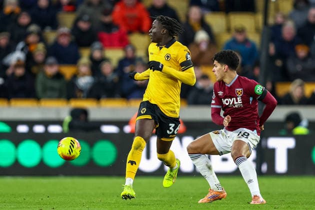 Wolverhampton Wanderers v West Ham United - Premier League Mateus Mane of Wolverhampton Wanderers and Mateus Fernandes of West Ham United are in action during the Premier League match between Wolverhampton Wanderers and West Ham United at Molineux in Wolverhampton, United Kingdom, on January 3, 2026. Wolverhampton West Midlands United Kingdom  Copyright: xMIxNewsx originalFilename:fletcher-wolverha260103_npGnU.jpg
