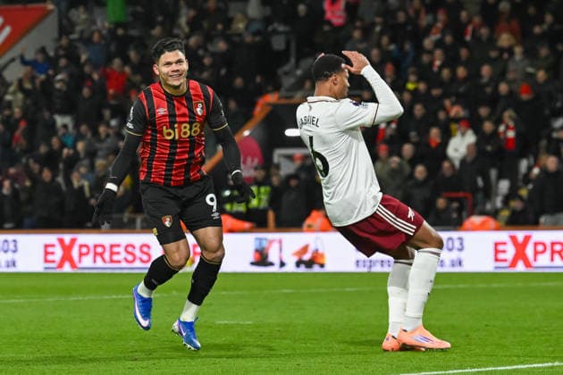 Bournemouth v Arsenal, Premier League Goal 1-0 - Evanilson (9) of AFC Bournemouth celebrates scoring the opening goal as Gabriel (6) of Arsenal looks dejected after he makes a mistake during the Premier League match between Bournemouth and Arsenal at the Vitality Stadium, Bournemouth, UK on 3 January 2026. Bournemouth Vitality Stadium Dorset UK Editorial use only DataCo restrictions apply See www.football-dataco.com , Copyright: xGrahamxHuntx PSI-23517-0337