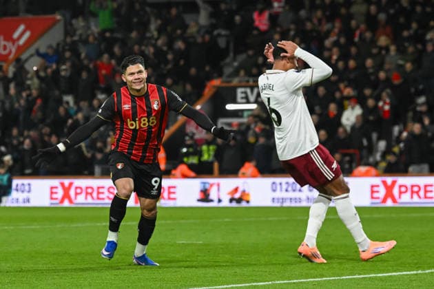 Bournemouth v Arsenal, Premier League Goal 1-0 - Evanilson (9) of AFC Bournemouth celebrates scoring the opening goal as Gabriel (6) of Arsenal looks dejected after he makes a mistake during the Premier League match between Bournemouth and Arsenal at the Vitality Stadium, Bournemouth, UK on 3 January 2026. Bournemouth Vitality Stadium Dorset UK Editorial use only DataCo restrictions apply See www.football-dataco.com , Copyright: xGrahamxHuntx PSI-23517-0338