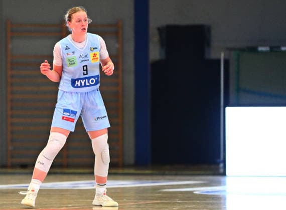 DBBL Pokal.-Viertelfinale, 03.01.2026, Sporthalle West in Dillingen (Saarland), Saarlouis Royals vs. Herner TC (67:54) emspor v.l.n.r. Emma Eichmeyer (Saarlouis) bejubelt einen Korb