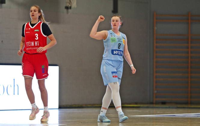 DBBL Pokal.-Viertelfinale, 03.01.2026, Sporthalle West in Dillingen (Saarland), Saarlouis Royals vs. Herner TC (67:54) emspor v.l.n.r. Roosa-Josefiina Lola Lehtoranta (Saarlouis) bejubelt den Sieg