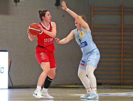 DBBL Pokal.-Viertelfinale, 03.01.2026, Sporthalle West in Dillingen (Saarland), Saarlouis Royals vs. Herner TC (67:54) emspor v.l.n.r. Sofie Fuglsang Olsen (Herner TC), Roosa-Josefiina Lola Lehtoranta (Saarlouis),