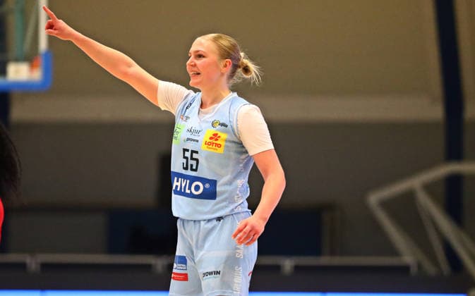 DBBL Pokal.-Viertelfinale, 03.01.2026, Sporthalle West in Dillingen (Saarland), Saarlouis Royals vs. Herner TC (67:54) emspor v.l.n.r. Jessika-Stefanie Schiffer (Saarlouis) bejubelt einen Korb