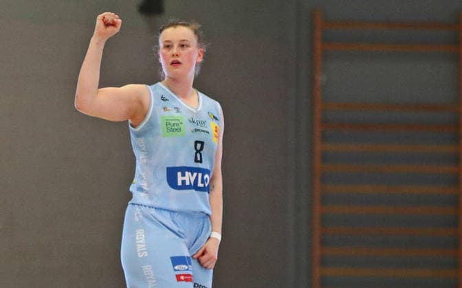 DBBL Pokal.-Viertelfinale, 03.01.2026, Sporthalle West in Dillingen (Saarland), Saarlouis Royals vs. Herner TC (67:54) emspor v.l.n.r. Roosa-Josefiina Lola Lehtoranta (Saarlouis) bejubelt den Sieg