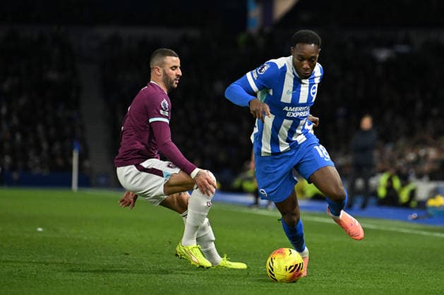 Brighton and Hove Albion v Burnley, Premier League Brighton And Hove Albion forward Danny Welbeck (18) and Burnley defender Kyle Walker (2) during the Premier League match between Brighton and Hove Albion and Burnley at the American Express Stadium, Brighton and Hove, UK on 3 January 2026. Brighton and Hove American Express Stadium East Sussex UK Editorial use only DataCo restrictions apply See www.football-dataco.com , Copyright: xPaulxBockingx PSI-23518-0068