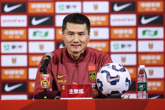 ZHAOQING, CHINA - JANUARY 04: Shao Jiayi, new head coach of China s men s national football team, attends a press conference, PK, Pressekonferenz on January 4, 2026 in Zhaoqing, Guangdong Province of China.  Copyright: xWuxZhizhaox 111613218941