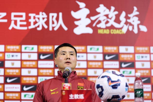 ZHAOQING, CHINA - JANUARY 04: Shao Jiayi, new head coach of China s men s national football team, attends a press conference, PK, Pressekonferenz on January 4, 2026 in Zhaoqing, Guangdong Province of China.  Copyright: xWuxZhizhaox 111613222043