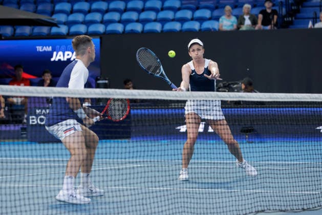 TENNIS UNITED CUP PERTH, Olivia Nicholls and Neal Skupski of Great Britain in action against Nao Hibino and Yasutaka Uchiyama of Japan during the United Cup day three doubles match between Great Britain and Japan at RAC Arena in Perth, Sunday, January 4, 2026. ( NO ARCHIVING, EDITORIAL USE ONLY PERTH WESTERN AUSTRALIA AUSTRALIA  Copyright: xRICHARDxWAINWRIGHTx 20260104121997739359