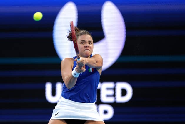 TENNIS UNITED CUP PERTH, Jasmine Paolini of Italy in action against Belinda Bencic of Switzerland during the United Cup day three match between Italy and Switzerland at RAC Arena in Perth, Sunday, January 4, 2026. ( NO ARCHIVING, EDITORIAL USE ONLY PERTH WESTERN AUSTRALIA AUSTRALIA  Copyright: xRICHARDxWAINWRIGHTx 20260104138144983150