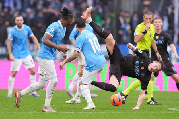 Lazio™s Mattia Zaccagni Napoli s Scott McTominay during the Serie A EniLive soccer match between Lazio and Napoli at the Rome s Olympic stadium, Italy - Monday January 4, 2026 - Soccer ( Photo by Alfredo Falcone LaPresse )  Copyright: xAlfredoxFalcone LaPressex