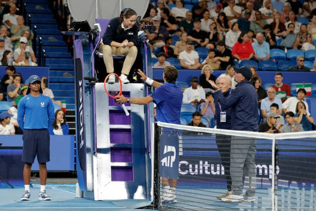 TENNIS UNITED CUP PERTH, Flavio Cobolli of Italy remonstrates with the umpire during his match against Stan Wawrinka of Switzerland during the United Cup day three match between Italy and Switzerland at RAC Arena in Perth, Sunday, January 4, 2026. ( NO ARCHIVING, EDITORIAL USE ONLY PERTH WESTERN AUSTRALIA AUSTRALIA  Copyright: xRICHARDxWAINWRIGHTx 20260104157572227568
