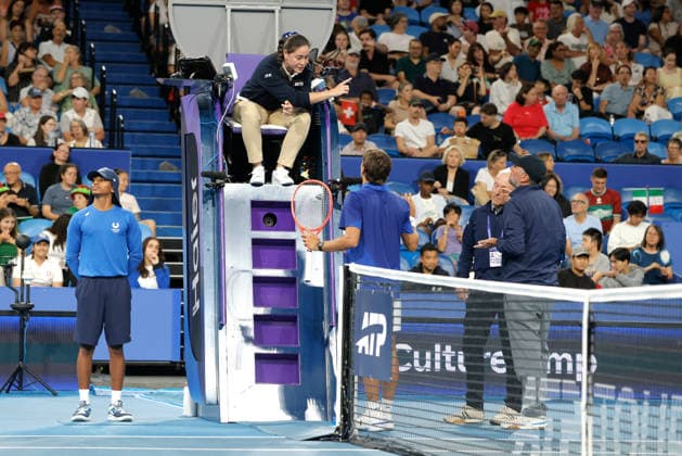 TENNIS UNITED CUP PERTH, Flavio Cobolli of Italy remonstrates with the umpire during his match against Stan Wawrinka of Switzerland during the United Cup day three match between Italy and Switzerland at RAC Arena in Perth, Sunday, January 4, 2026. ( NO ARCHIVING, EDITORIAL USE ONLY PERTH WESTERN AUSTRALIA AUSTRALIA  Copyright: xRICHARDxWAINWRIGHTx 20260104198812102380