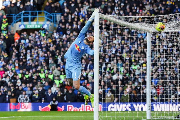 Leeds United v Manchester United, ManU Premier League Leeds United goalkeeper Lucas Perri (1) during the Leeds United v Manchester United Premier League match at Elland Road, Leeds, England on 4 January 2026 Credit: Phil Duncan Every Second Media Editorial use only. All images are copyright Every Second Media Limited. No images may be reproduced without prior permission. All rights reserved. Premier League and Football League images are subject to licensing agreements with Football DataCo Limited. see https: www.football-dataco.com Copyright: xIMAGO EveryxSecondxMediax ESM-1736-0022 PhilxDuncanx xEveryxSecondxMediax