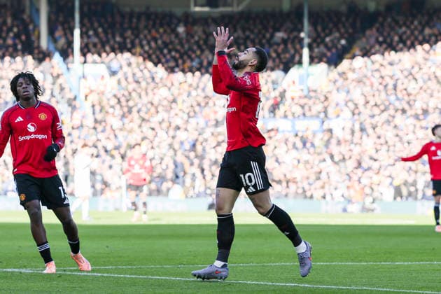 Leeds United v Manchester United, ManU Premier League Manchester United forward Matheus Cunha (10) reacts and gestures during the Leeds United v Manchester United Premier League match at Elland Road, Leeds, England on 4 January 2026 Credit: Phil Duncan Every Second Media Editorial use only. All images are copyright Every Second Media Limited. No images may be reproduced without prior permission. All rights reserved. Premier League and Football League images are subject to licensing agreements with Football DataCo Limited. see https: www.football-dataco.com Copyright: xIMAGO EveryxSecondxMediax ESM-1736-0023 PhilxDuncanx xEveryxSecondxMediax