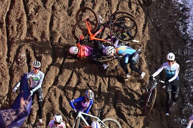 UCI Cyclocross World Cup 2025-2026 Zonhoven ZONHOVEN, BELGIUM - JANUARY 04 : Barthels Maite, Sarkisov Katherine (USA) of Cxd Trek Bikes in a crash during the 9th leg of the Zonhoven UCI Cyclocross World Cup 2025-2026 a cyclocross race for Women Elite on January 4, 2026 in Zonhoven, Belgium, 04 01 2026 ( Zonhoven Belgium  Copyright: xPeterxDexVoechtx