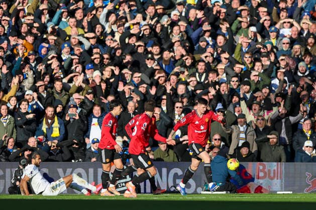 Leeds United v Manchester United, ManU Premier League Leeds fans react, Manchester United forward Benjamin Sesko (30), Leeds United forward Dominic Calvert-Lewin (9) during the Leeds United v Manchester United Premier League match at Elland Road, Leeds, England on 4 January 2026 Credit: Phil Duncan Every Second Media Editorial use only. All images are copyright Every Second Media Limited. No images may be reproduced without prior permission. All rights reserved. Premier League and Football League images are subject to licensing agreements with Football DataCo Limited. see https: www.football-dataco.com Copyright: xIMAGO EveryxSecondxMediax ESM-1736-0028 PhilxDuncanx xEveryxSecondxMediax