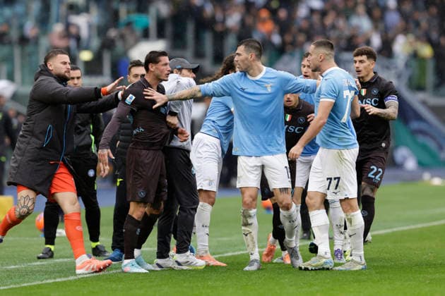Serie A football match SS Lazio vs SSC Napoli Napoli s Italian defender Pasquale Mazzocchi and Lazio™s Serbian defender Adam Marusic fight during the Serie A football match SS Lazio vs SSC Napoli at Olimpico Stadium on January 04, 2026, in Rome. _BPH5929 Copyright: xAntonioxBalascox