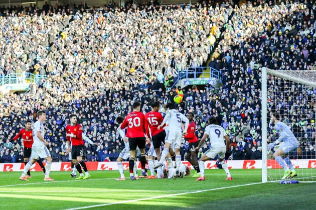 Leeds United v Manchester United, ManU Premier League Manchester United defender Leny Yoro (15) heads at goal during the Leeds United v Manchester United Premier League match at Elland Road, Leeds, England on 4 January 2026 Credit: Phil Duncan Every Second Media Editorial use only. All images are copyright Every Second Media Limited. No images may be reproduced without prior permission. All rights reserved. Premier League and Football League images are subject to licensing agreements with Football DataCo Limited. see https: www.football-dataco.com Copyright: xIMAGO EveryxSecondxMediax ESM-1736-0035 PhilxDuncanx xEveryxSecondxMediax