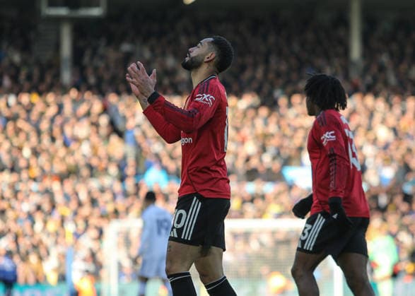 Premier League Leeds United v Manchester United, ManU Matheus Cunha of Manchester United reacts during the Premier League match Leeds United vs Manchester United at Elland Road, Leeds, United Kingdom, 4th January 2026 (Photo by Richard Bierton News Images) Leeds Elland Road West Yorkshire United Kingdom Copyright: xRichardxBierton NewsxImagesx