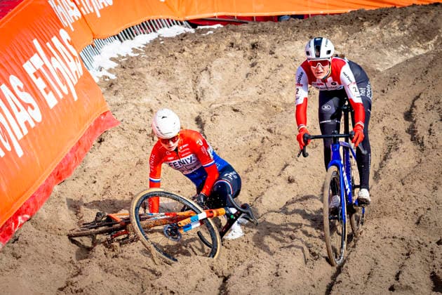 Lucinda Brand - BALOISE GLOWI LIONS, Puck Pieterse - FENIX-DECEUNINCK during the UCI Cyclo-cross World Cup 2025 in ZONHOVEN, Belgium on 29 december 2025, (photo by Marcel van Dorst EYE4images DeFodi Images) -
