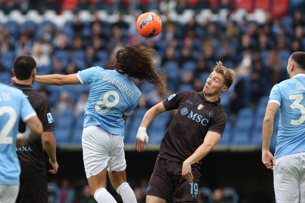 CALCIO - Serie A - SS Lazio vs SSC Napoli Rome, Italy - January 4, 2025: Matteo Guendouzi of S.S. Lazio fight for the ball with Rasmus Hojlund of S.S.C. Napoli seen in action during the Serie A Enilive 2025-2026 football match between S.S. Lazio vs S.S.C. Napoli at Olympic Stadium. Rome Italy  Copyright: xIPAxSport ABACAx
