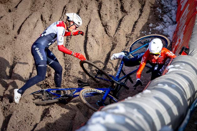 Lucinda Brand - BALOISE GLOWI LIONS, Ceylin Alvarado - FENIX-DECEUNINCK during the UCI Cyclo-cross World Cup 2025 in ZONHOVEN, Belgium on 29 december 2025, (photo by Marcel van Dorst EYE4images DeFodi Images) -
