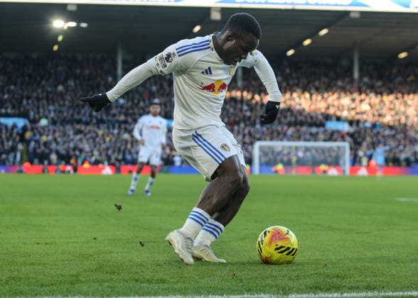 Premier League Leeds United v Manchester United, ManU Wilfried Gnonto of Leeds United crosses the ball during the Premier League match Leeds United vs Manchester United at Elland Road, Leeds, United Kingdom, 4th January 2026 (Photo by Richard Bierton News Images) Leeds Elland Road West Yorkshire United Kingdom Copyright: xRichardxBierton NewsxImagesx