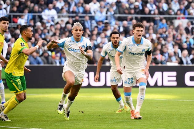Olympique de Marseille v FC Nantes - Ligue 1 McDonald s 2025 2026 28 Benjamin PAVARD (om) - 32 Facundo MEDINA (om) during the Ligue 1 McDonald s match between Marseille and Nantes at Stade Velodrome on January 4, 2026 in Marseille, France. Marseille France  Copyright: xFEPx 776348243