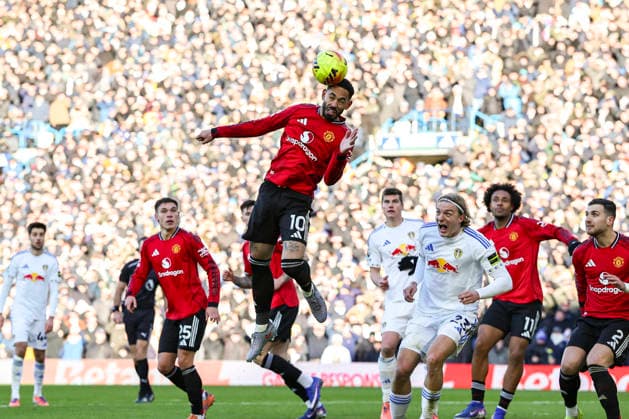 Leeds United v Manchester United, ManU Premier League Manchester United forward Matheus Cunha (10) heads the ball during the Leeds United v Manchester United Premier League match at Elland Road, Leeds, England on 4 January 2026 Credit: Phil Duncan Every Second Media Editorial use only. All images are copyright Every Second Media Limited. No images may be reproduced without prior permission. All rights reserved. Premier League and Football League images are subject to licensing agreements with Football DataCo Limited. see https: www.football-dataco.com Copyright: xIMAGO EveryxSecondxMediax ESM-1736-0068 PhilxDuncanx xEveryxSecondxMediax