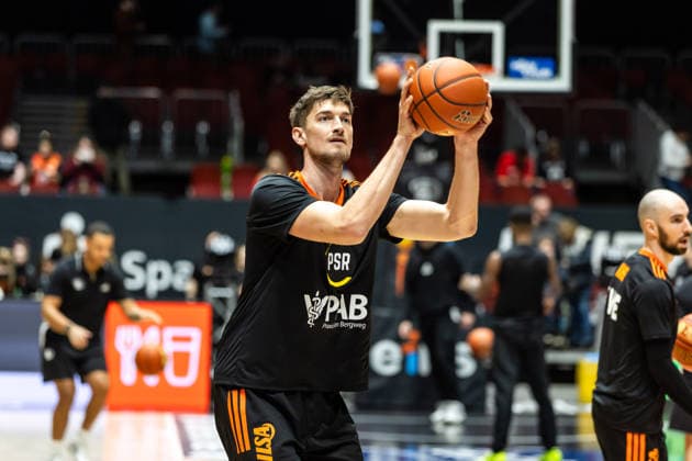 GER, easy-Credit Basketball-Bundesliga, Niners Chemnitz - RASTA Vechta. 04.01.2026, Messe, Chemnitz, GER, easy-Credit Basketball-Bundesliga, Niners Chemnitz - RASTA Vechta. Tibor Pleiß Tibor Pleiss (RASTA Vechta 22) Foto Alexander Trienitz Chemnitz Messe Sachsen Deutschland