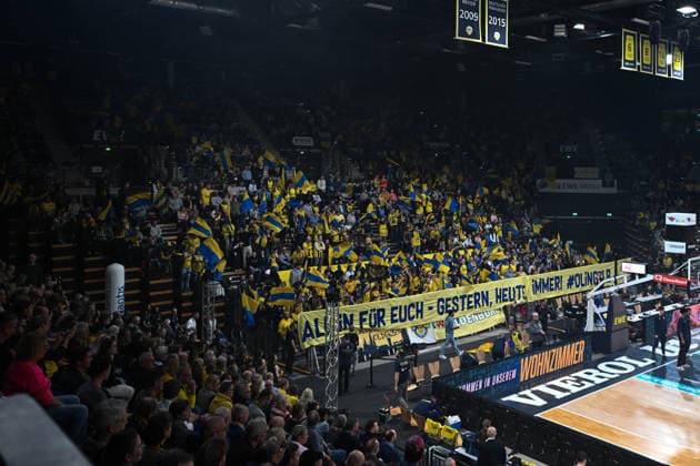 GER, Basketball, easy Credit- BBL, EWE Baskets Oldenburg vs ALBA Berlin 04.01.2026, EWE Arena, Oldenburg, GER, easy Credit-BBL, EWE Baskets Oldenburg vs ALBA Berlin, im Bild der Fan-Block der Baskets