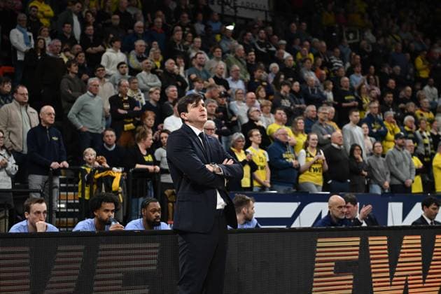 GER, Basketball, easy Credit- BBL, EWE Baskets Oldenburg vs ALBA Berlin 04.01.2026, EWE Arena, Oldenburg, GER, easy Credit-BBL, EWE Baskets Oldenburg vs ALBA Berlin, im Bild an der Seite der EX-OL-Trainer Pedro CALLES ( ALBA Berlin Headcoach Head-Coach )