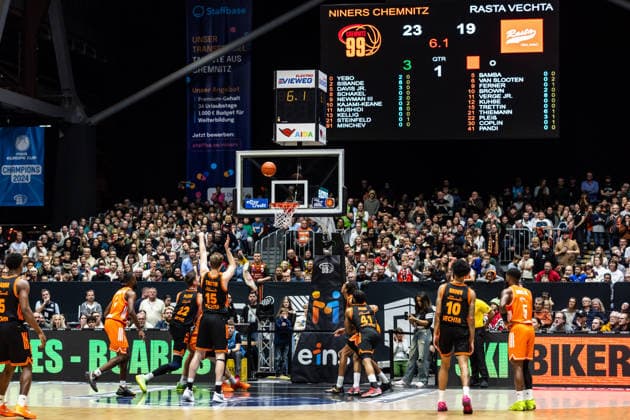 GER, easy-Credit Basketball-Bundesliga, Niners Chemnitz - RASTA Vechta. 04.01.2026, Messe, Chemnitz, GER, easy-Credit Basketball-Bundesliga, Niners Chemnitz - RASTA Vechta. Linus Trettin (RASTA Vechta 15) bei einem Freiwurf Foto Alexander Trienitz Chemnitz Messe Sachsen Deutschland
