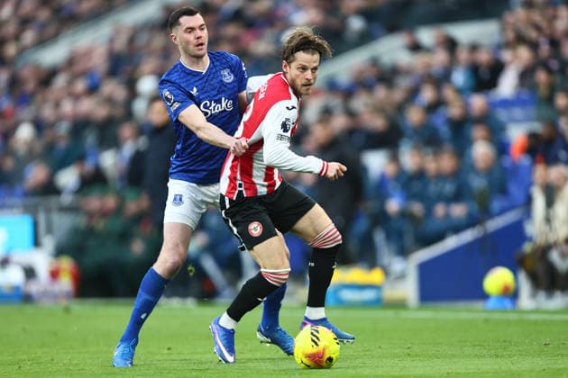 Michael Keane of Everton and Mathias Jensen of Brentford Everton v Brentford, Premier League, Football, Hill Dickinson Stadium, Liverpool, UK - 04 Jan 2026Liverpool Hill Dickinson Stadium United Kingdom EDITORIAL USE ONLY No use with unauthorised audio, video, data, fixture lists, club league logos or live services. Online in-match use limited to 120 images, no video emulation. No use in betting, games or single club league player publications. Copyright: xPhilxOldham Shutterstockx 16220528n