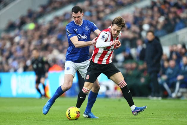 Michael Keane of Everton and Mathias Jensen of Brentford Everton v Brentford, Premier League, Football, Hill Dickinson Stadium, Liverpool, UK - 04 Jan 2026Liverpool Hill Dickinson Stadium United Kingdom EDITORIAL USE ONLY No use with unauthorised audio, video, data, fixture lists, club league logos or live services. Online in-match use limited to 120 images, no video emulation. No use in betting, games or single club league player publications. Copyright: xPhilxOldham Shutterstockx 16220528o