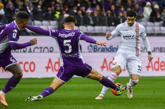 CALCIO - Serie A - ACF Fiorentina vs US Cremonese Martin Ismael Payero (Cremonese) thwarted by during ACF Fiorentina vs US Cremonese, Italian soccer Serie A match in Florence, Italy, January 04 2026 Florence Italy  Copyright: xIPAxSport ABACAx