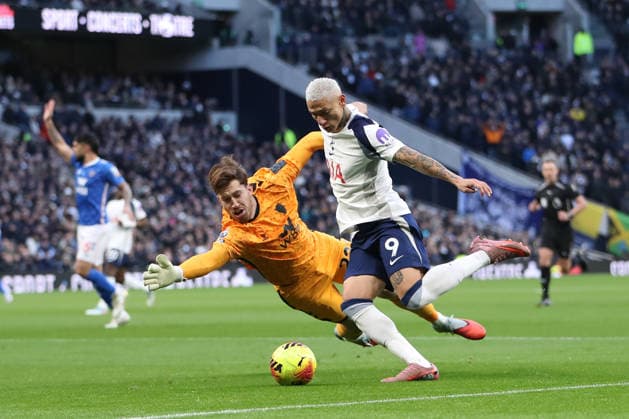 4th January 2026; Tottenham Hotspur Stadium, London, England; Premier League Football, Tottenham Hotspur versus Sunderland; Richarlison of Tottenham Hotspur goes around goalkeeper Robin Roefs of Sunderland who recovers and saves from the subsequent shot before the offside flag is raised  KatiexChan