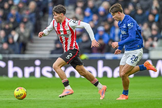 Everton v Brentford Premier League Aaron Hickey of Brentford during the Premier League match at the Hill Dickson Stadium, Liverpool 04 01 2026 UK Newspapers OUT Copyright: xKarlxVallantinex FIL-22745-0028