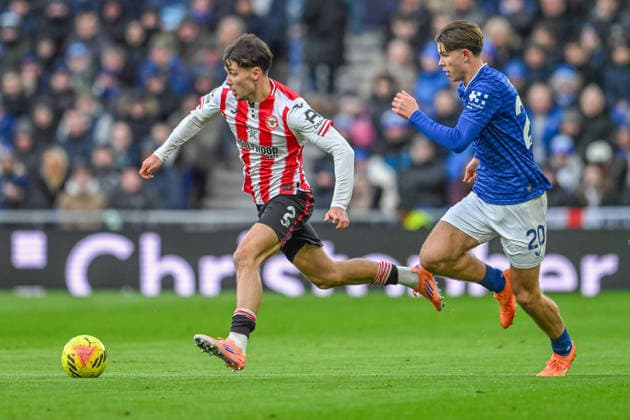 Everton v Brentford Premier League Aaron Hickey of Brentford during the Premier League match at the Hill Dickson Stadium, Liverpool 04 01 2026 UK Newspapers OUT Copyright: xKarlxVallantinex FIL-22745-0029