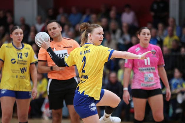 Handball, 2. Alsco HBF: HC Leipzig - Füchse Berlin; 04.01.2026 Pauline Uhlmann (2, HC Leipzig) wirft einen Siebenmeter. 2. Alsco Handball Bundesliga Frauen, HBF, Saison 2025 2026, 12. Spieltag: HC Leipzig vs. Füchse Berlin am 04.01.2026 in der Sporthalle Brüderstraße Leipzig. Copyright: xBEAUTIFULxSPORTS JanxKaeferx