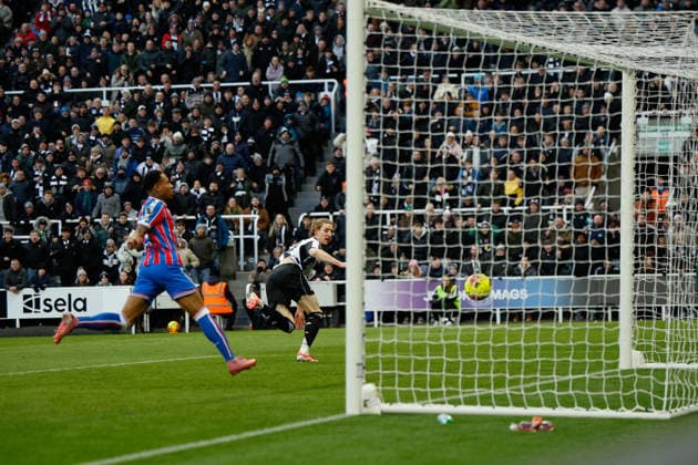Newcastle United v Crystal Palace, Premier League Anthony Gordon of Newcastle United goal scores in the 19th min but is ruled offside during the Premier League match between Newcastle United and Crystal Palace at St. James s Park, Newcastle, UK on 4 January 2026. Newcastle St. James s Park Tyne and Wear UK Editorial use only DataCo restrictions apply See www.football-dataco.com , Copyright: xCraigxCowanx PSI-23512-0041