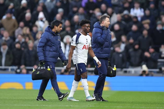 4th January 2026; Tottenham Hotspur Stadium, London, England; Premier League Football, Tottenham Hotspur versus Sunderland; The injured Mohammed Kudus of Tottenham Hotspur is substituted and replaced by Randal Kolo Muani of Tottenham Hotspur  KatiexChan