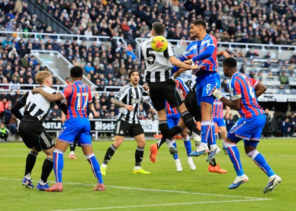 Newcastle United v Crystal Palace Premier League Fabian Schär of Newcastle United and Maxence Lacroix of Crystal Palace during the Premier League match at St. James s Park, Newcastle 04 01 2026 UK Newspapers OUT Copyright: xFredxPalmerx FIL-22748-0076