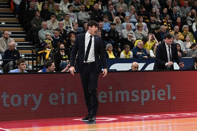 GER, Basketball, easy Credit- BBL, EWE Baskets Oldenburg vs ALBA Berlin 04.01.2026, EWE Arena, Oldenburg, GER, easy Credit-BBL, EWE Baskets Oldenburg vs ALBA Berlin, im Bild Pedro CALLES ( ALBA Berlin Headcoach Head-Coach )
