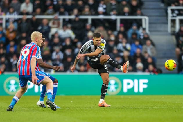 Newcastle United v Crystal Palace, Premier League Bruno Guimaraes Of Newcastle United in action during the Newcastle United v Crystal Palace Premier League match at St. James Park, Newcastle Upon Tyne, England on 4 January 2026 Credit: Lee Keuneke Every Second Media Editorial use only. All images are copyright Every Second Media Limited. No images may be reproduced without prior permission. All rights reserved. Premier League and Football League images are subject to licensing agreements with Football DataCo Limited. see https: www.football-dataco.com Copyright: xIMAGO EveryxSecondxMediax ESM-1735-0046 LeexKeunekex xEveryxSecondxMediax