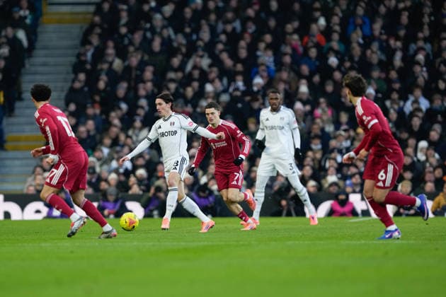 Fulham v Liverpool, Premier League Fulham midfielder Harry Wilson (8) on the ball during the Premier League match between Fulham and Liverpool at Craven Cottage, London, UK on 4 January 2026. London Craven Cottage Greater London UK Editorial use only DataCo restrictions apply See www.football-dataco.com , Copyright: xStephenxFlynnx PSI-23529-0021