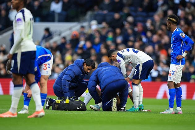 Tottenham Hotspur v Sunderland, Premier League INJURY Tottenham Hotspur Midfielder Mohammed Kudus (20) during the Premier League match between Tottenham Hotspur and Sunderland at Tottenham Hotspur Stadium, London, UK on 4 January 2026. Editorial use only DataCo restrictions apply See www.football-dataco.com , Copyright: xChrisxFoxwellx PSI-23530-0018
