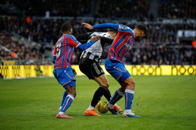 Newcastle United v Crystal Palace, Premier League Lewis Miley of Newcastle United under pressure from Maxence Lacroix and Tyrick Mitchell of Crystal Palace during the Premier League match between Newcastle United and Crystal Palace at St. James s Park, Newcastle, UK on 4 January 2026. Newcastle St. James s Park Tyne and Wear UK Editorial use only DataCo restrictions apply See www.football-dataco.com , Copyright: xCraigxCowanx PSI-23512-0046