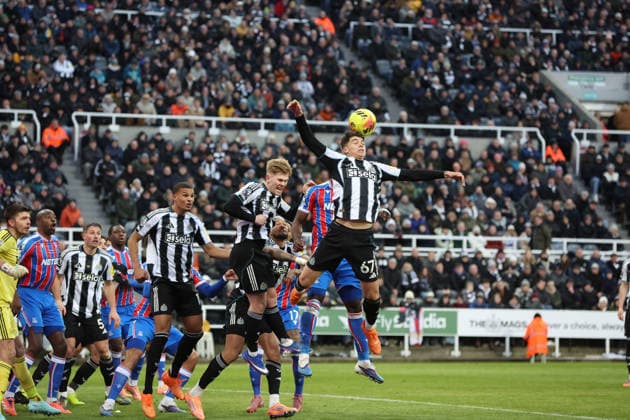 Newcastle Upon Tyne, England, 4th January 2026. Lewis Miley (R) of Newcastle United in action with Marc Guehi of Crystal Palace during the Newcastle United vs Crystal Palace Premier League match at St. James Park, Newcastle Upon Tyne. Picture credit should read: Nigel Roddis Sportimage EDITORIAL USE ONLY. No use with unauthorised audio, video, data, fixture lists, club league logos or live services. Online in-match use limited to 120 images, no video emulation. No use in betting, games or single club league player publications. SPI_029_NR_NEWC_CRYS SPI-4431-0029